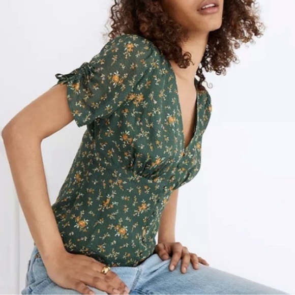Madewell Tops - Madewell Top Womens Green Floral Top Short Sleeve V Neck moni silk gingh…